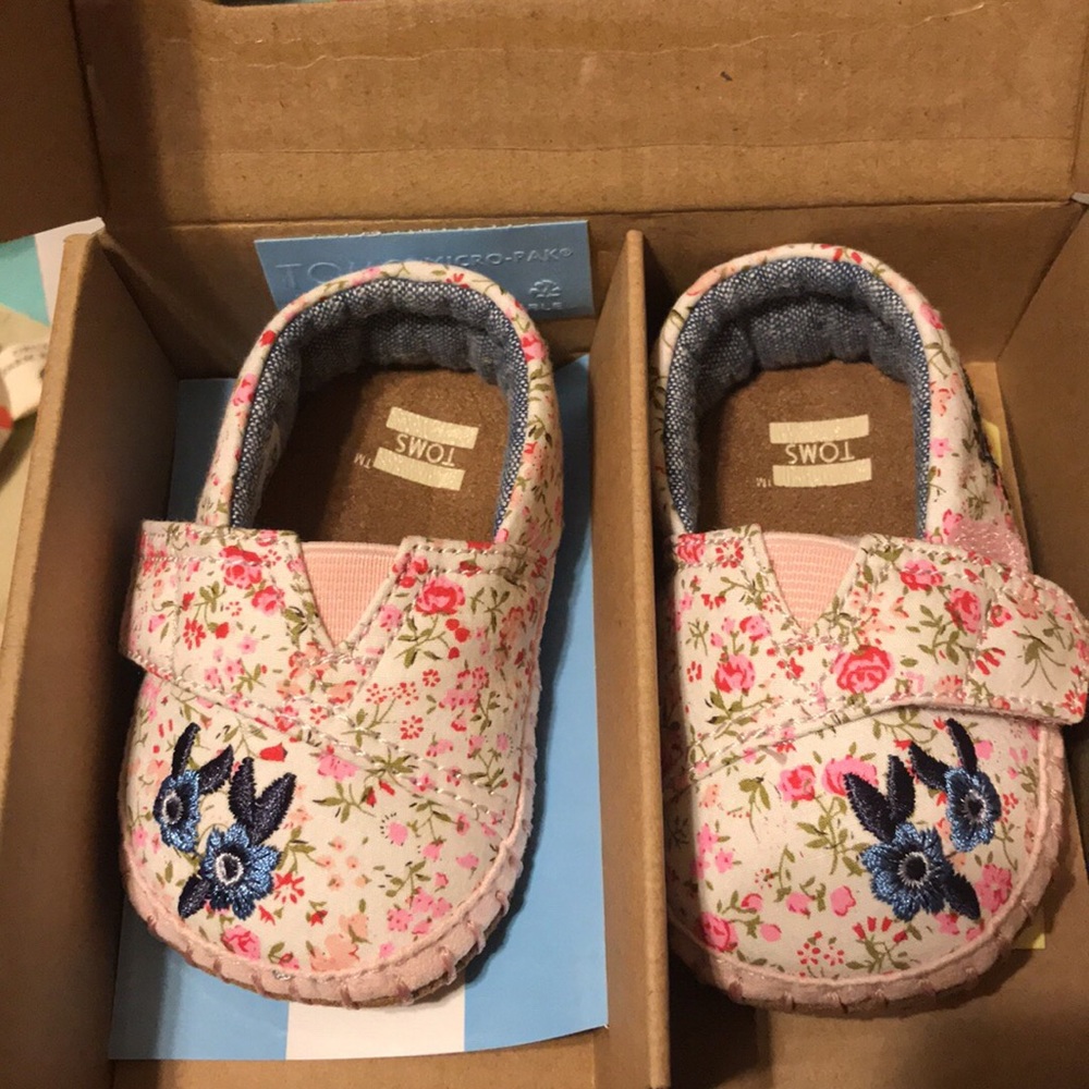 Baby shoes - size 2